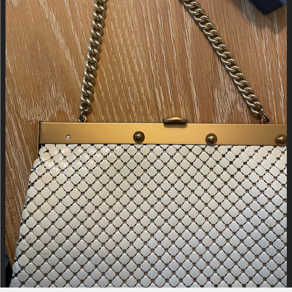Rare find! Vintage large mesh whiting and Davis white purse - Picture 4 of 8